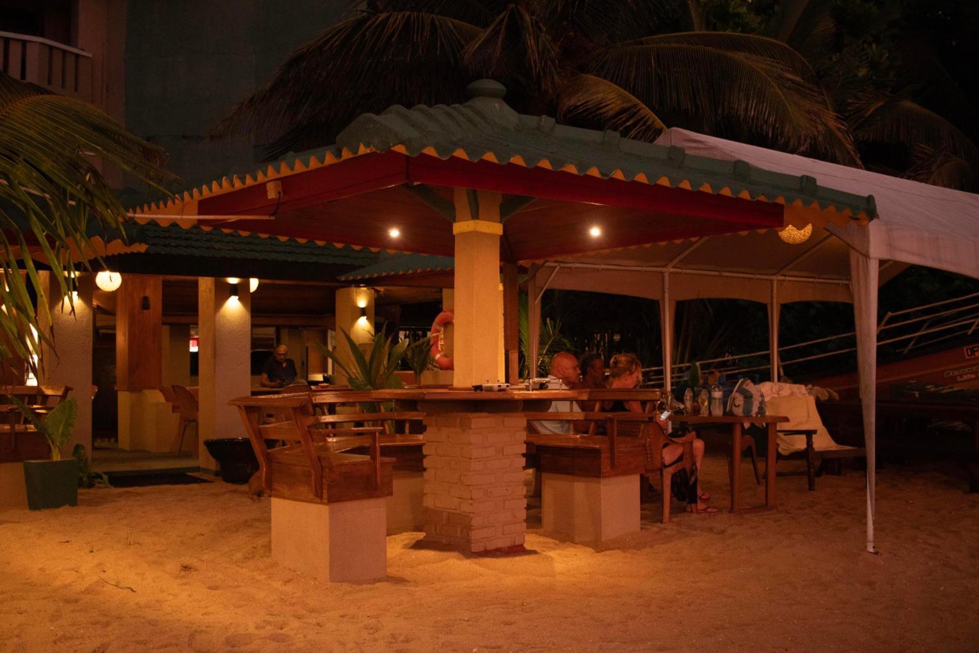 Hotel Coconut Bar Sea Lodge ベールワラ エクステリア 写真